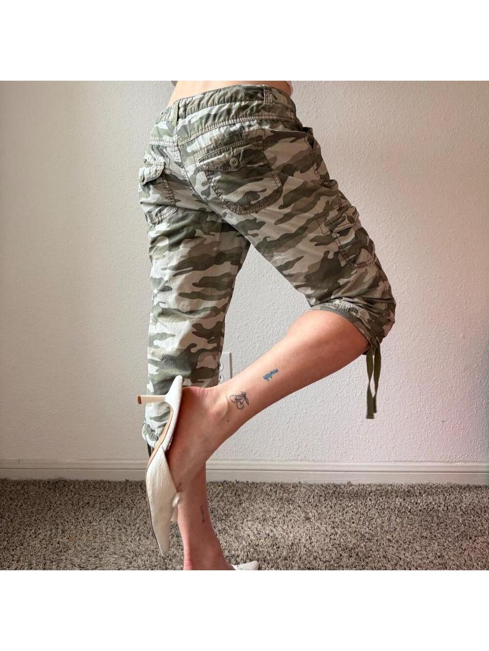 Vintage y2k low rise wide leg green camouflage cropped cargo pants / capris - Picture 3 of 8